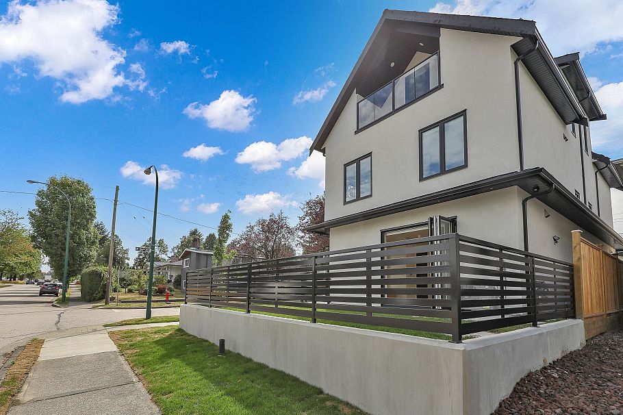 1 3695 E 26 Avenue Vancouver, BC - 1