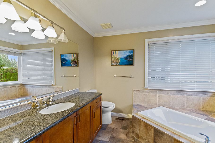 3782 Lonsdale Avenue North Vancouver, BC - 17