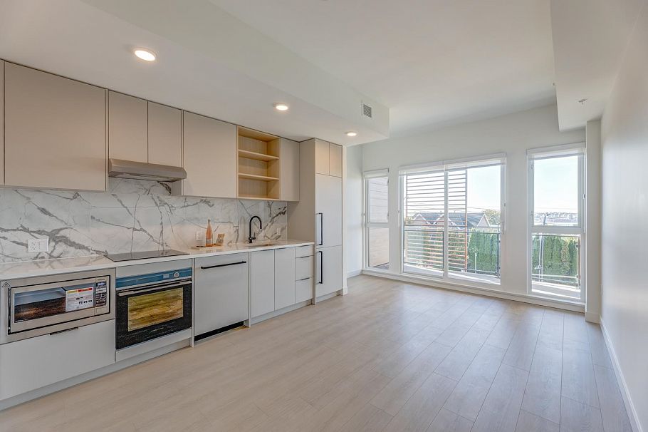 104/204 422 E 3rd Street North Vancouver, BC - 2