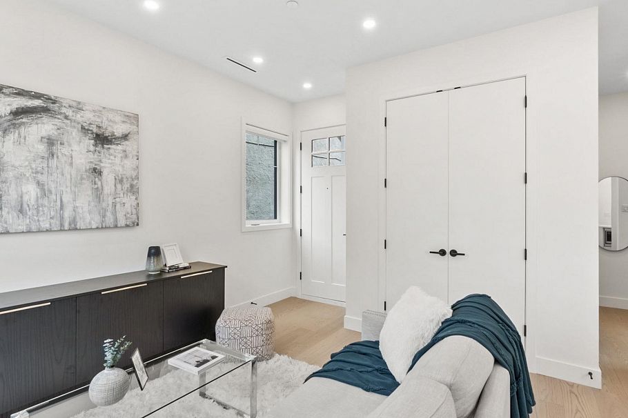 525 E 11th Avenue Vancouver, BC - 2