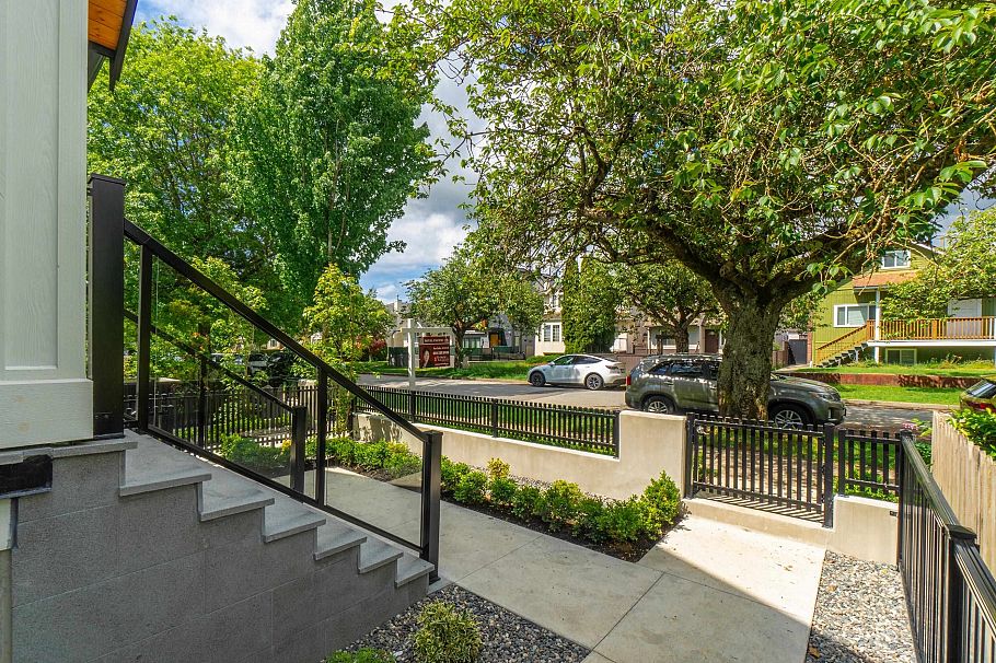 1554 W 66th Avenue Vancouver, BC - 16