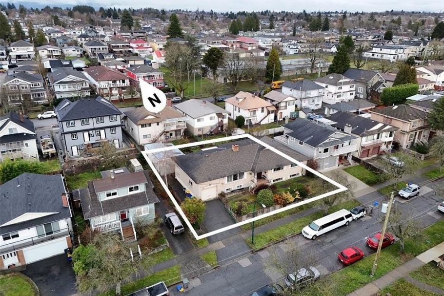 753 E 55th Avenue Vancouver, BC - 14