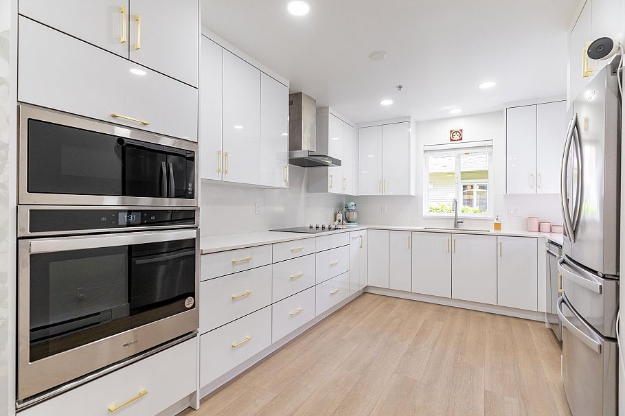 2 1233 W 16th Street North Vancouver, BC - 1