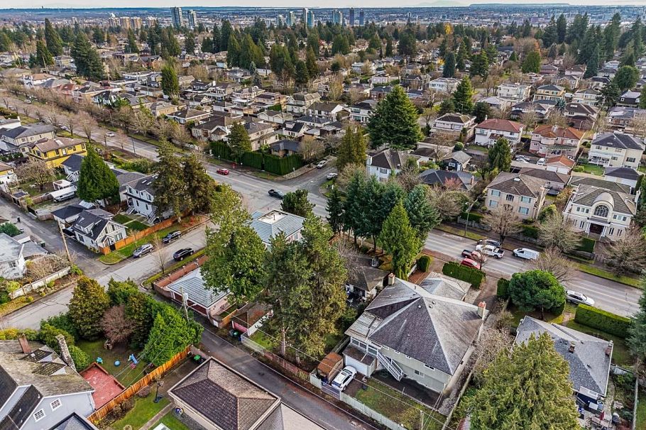 1323 W 49th Avenue Vancouver, BC - 10