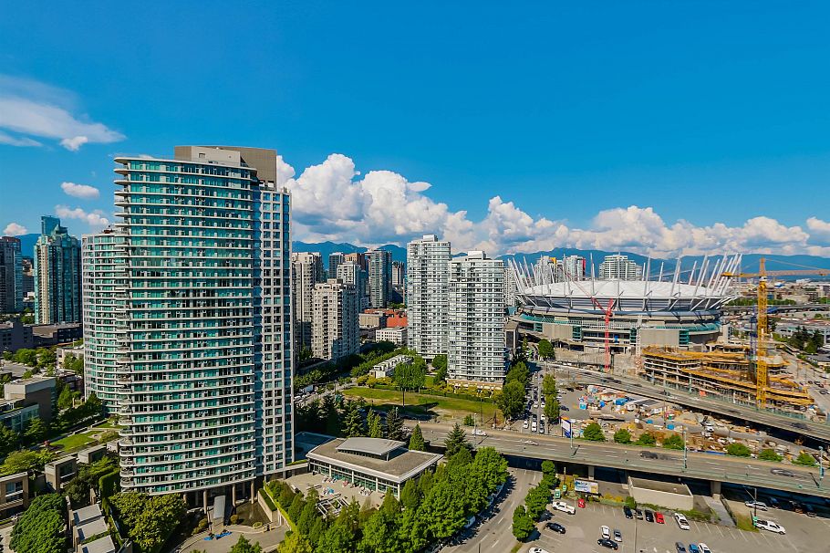 PH2803 1067 Marinaside Crescent Vancouver, BC - 1