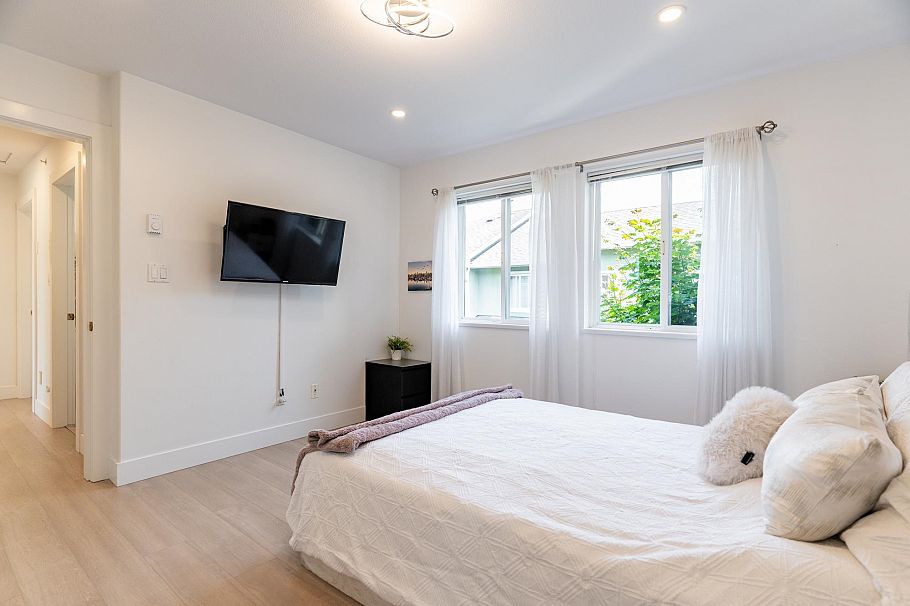 2 1233 W 16th Street North Vancouver, BC - 23