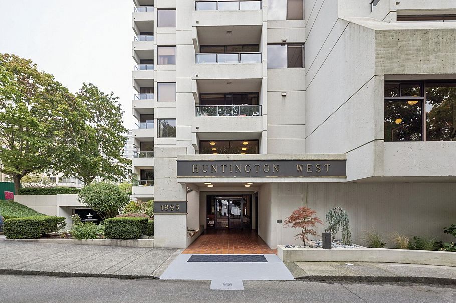 301 1995 Beach Avenue Vancouver, BC - 2