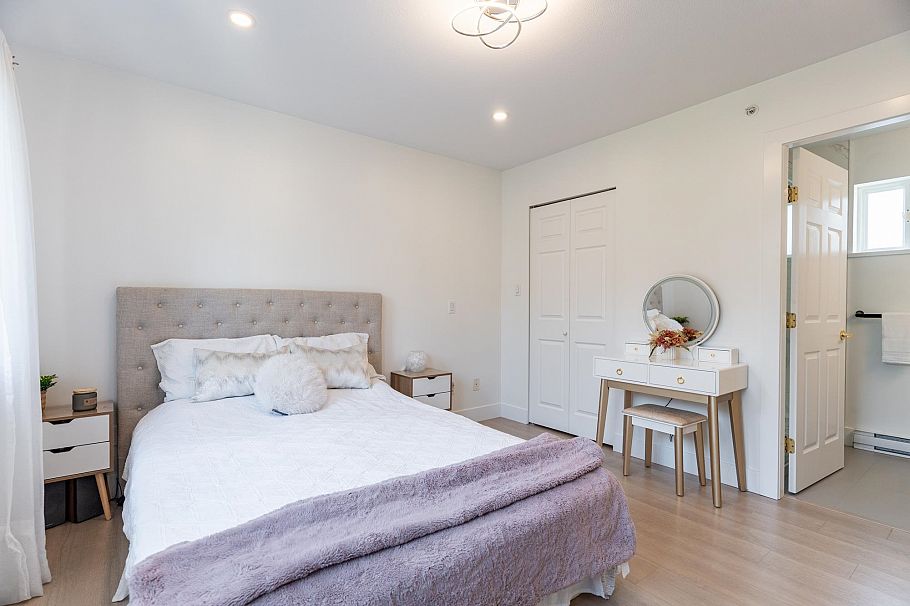 2 1233 W 16th Street North Vancouver, BC - 24