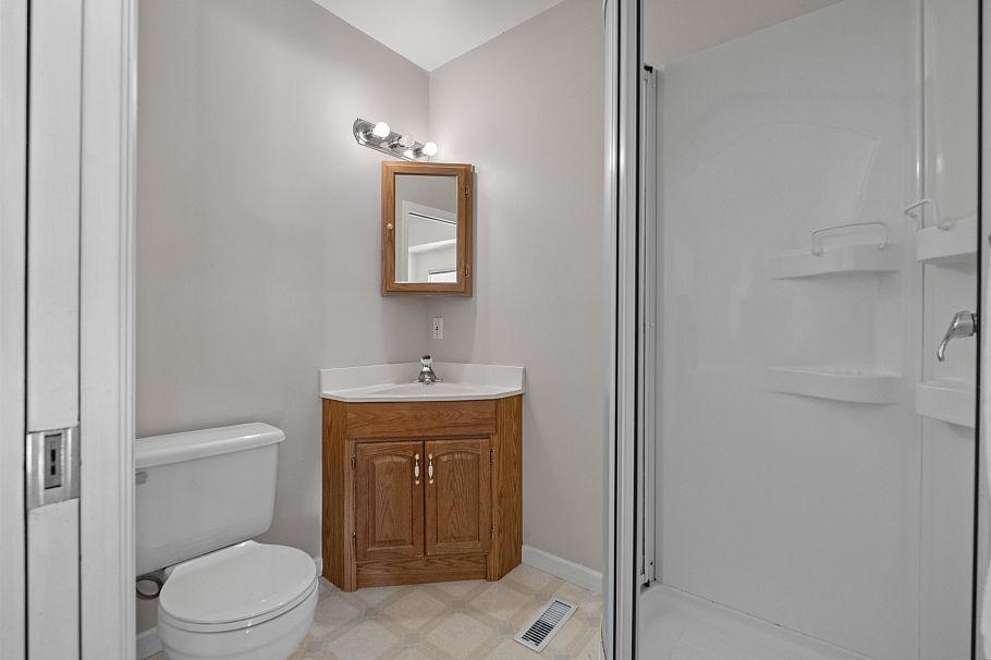 682 Seymour Boulevard North Vancouver, BC - 29