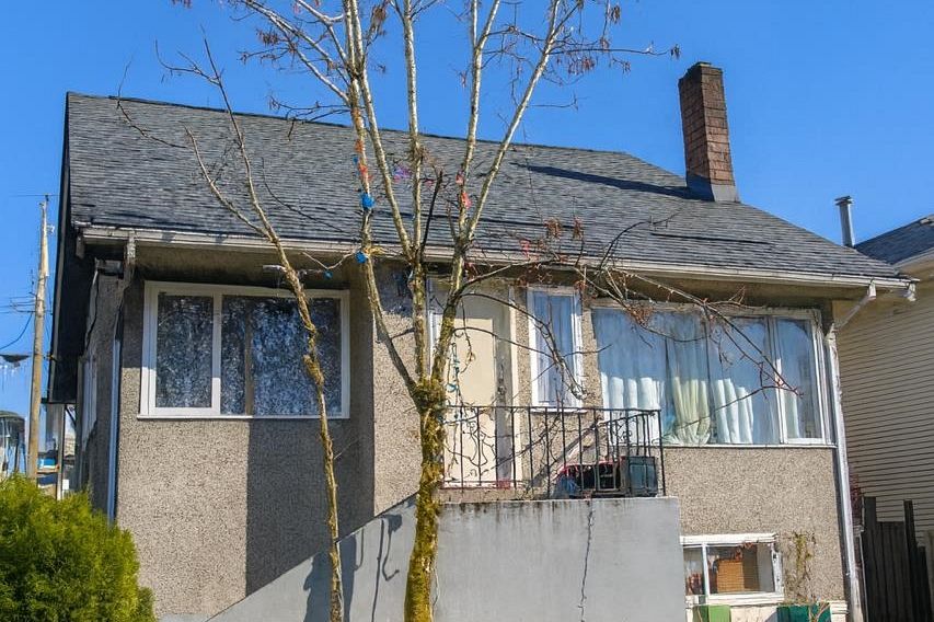 5735 Earles Street Vancouver, BC - 1