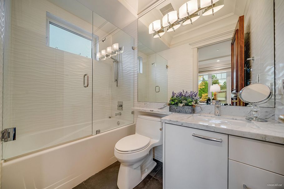 1332 W 47th Avenue Vancouver, BC - 29