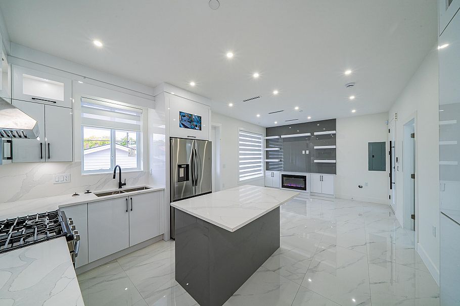 2172 E 46th Avenue Vancouver, BC - 5