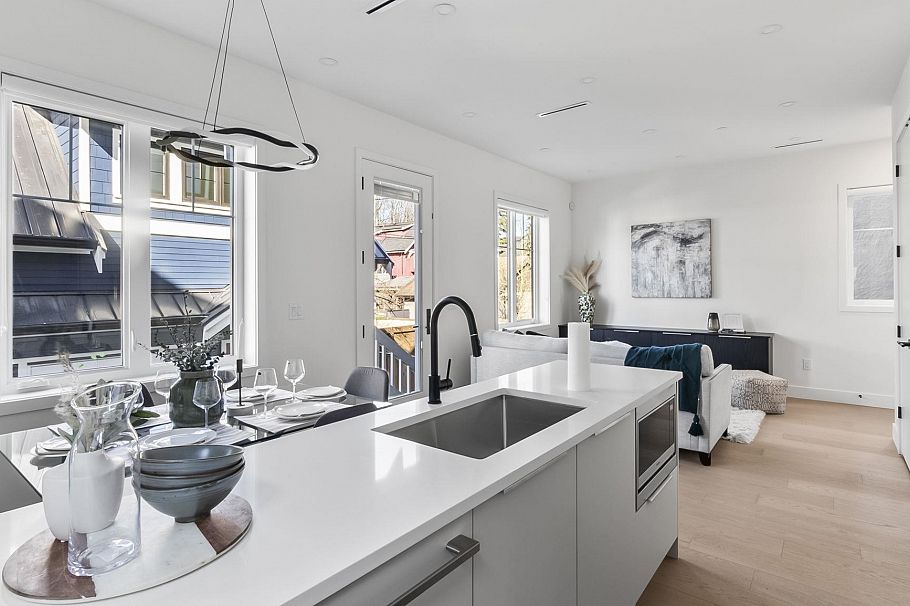 525 E 11th Avenue Vancouver, BC - 37