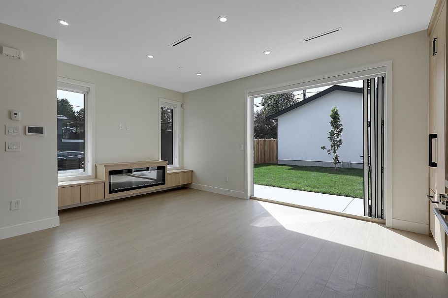 2 3695 E 26 Avenue Vancouver, BC - 13