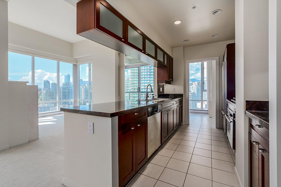 PH2803 1067 Marinaside Crescent Vancouver, BC - 2