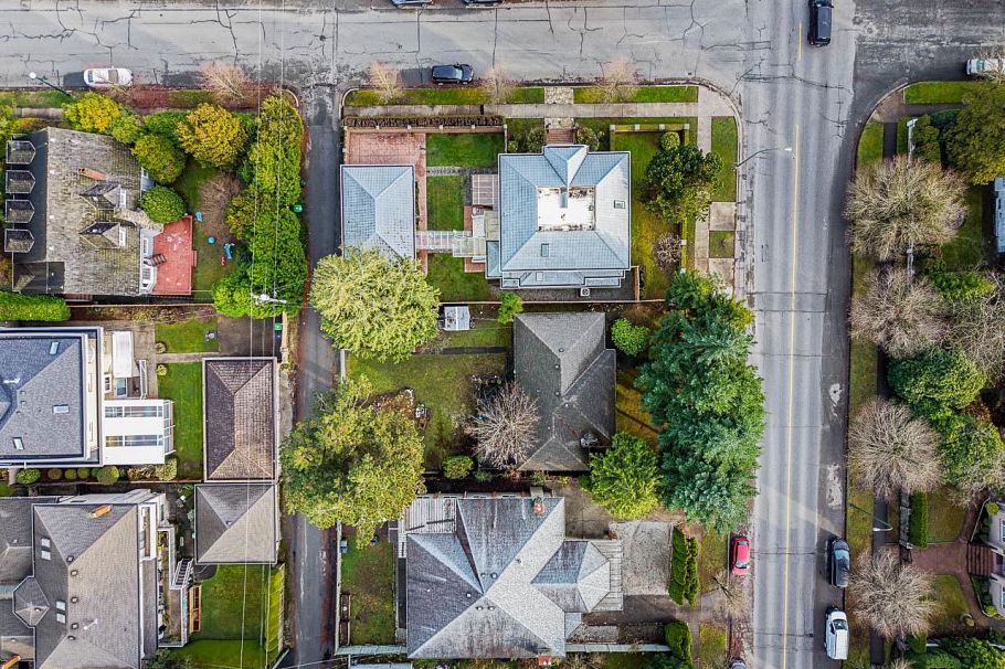 1323 W 49th Avenue Vancouver, BC - 12