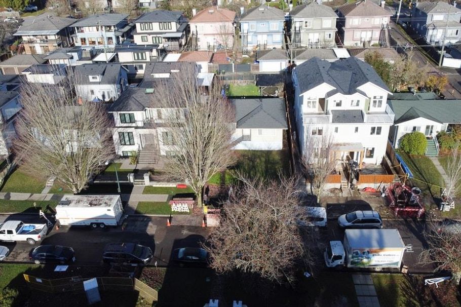 1563 E 58th Avenue Vancouver, BC - 4