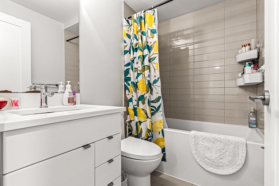 437 Vernon Drive Vancouver, BC - 32