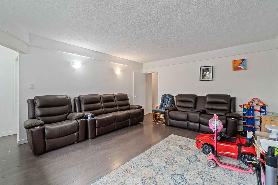 5735 Earles Street Vancouver, BC - 6