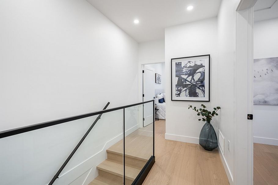 2329 E 49th Avenue Vancouver, BC - 17