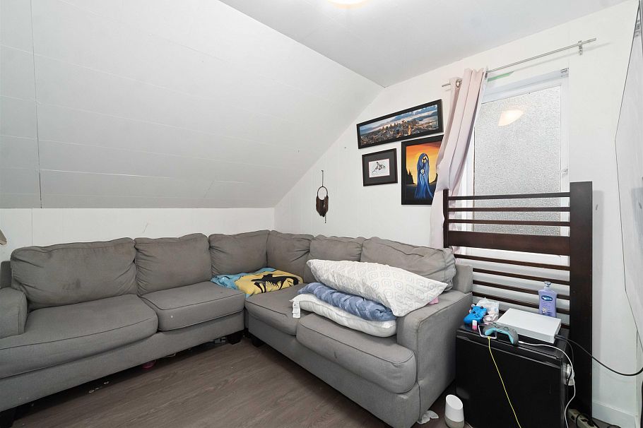 5735 Earles Street Vancouver, BC - 12