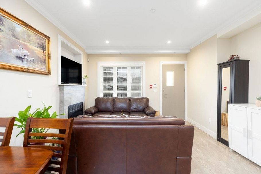 201 4577 Slocan Street Vancouver, BC - 4