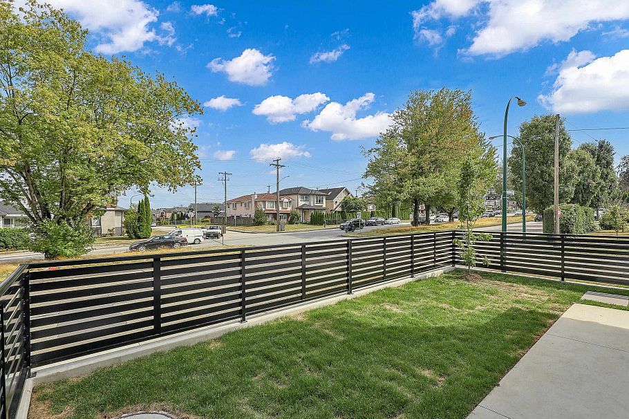 1 3695 E 26 Avenue Vancouver, BC - 29