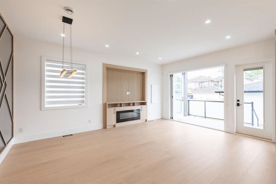 2 6964 Inverness Street Vancouver, BC - 6