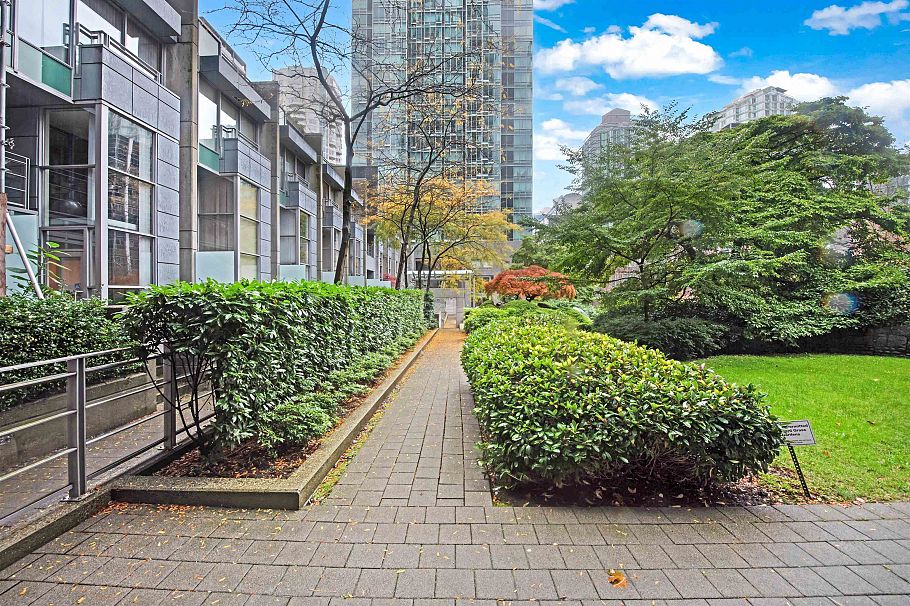 1203 1200 W Georgia Street Vancouver, BC - 27