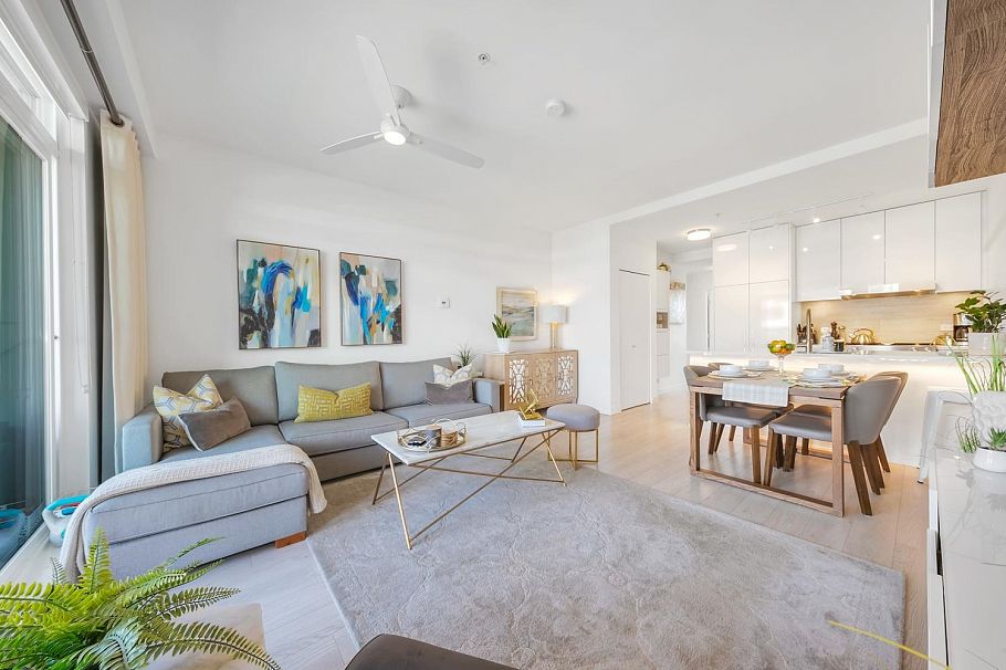 410 711 W 14th Street North Vancouver, BC - 2