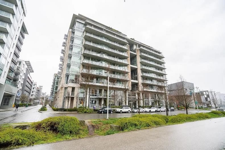 404 1633 Ontario Street Vancouver, BC - 2