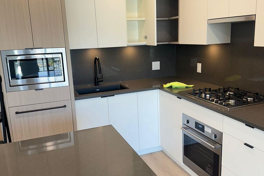 504 2268 E Broadway Street Vancouver, BC - 3