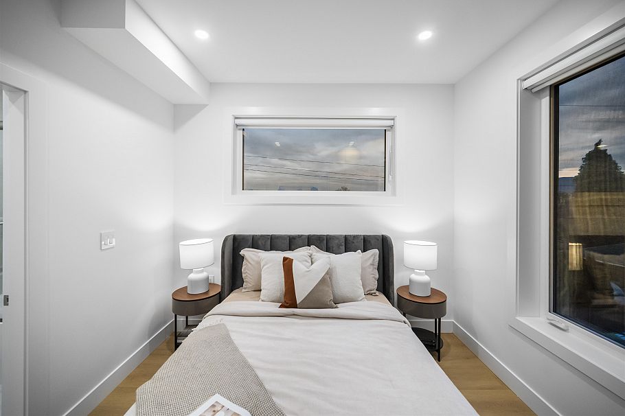 2 3623 Triumph Street Vancouver, BC - 12