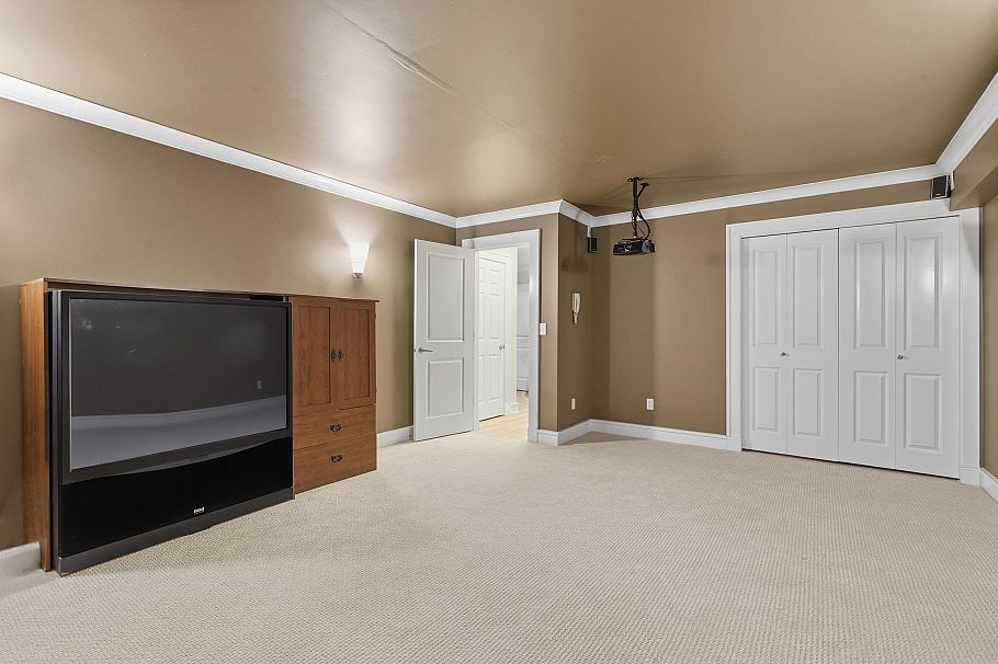 1017 Canyon Boulevard North Vancouver, BC - 27