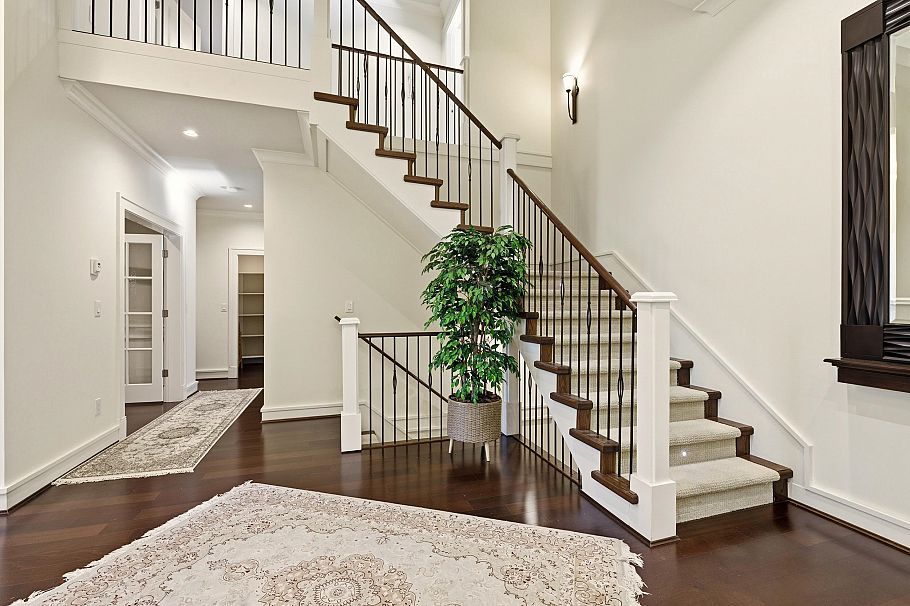 1017 Canyon Boulevard North Vancouver, BC - 3