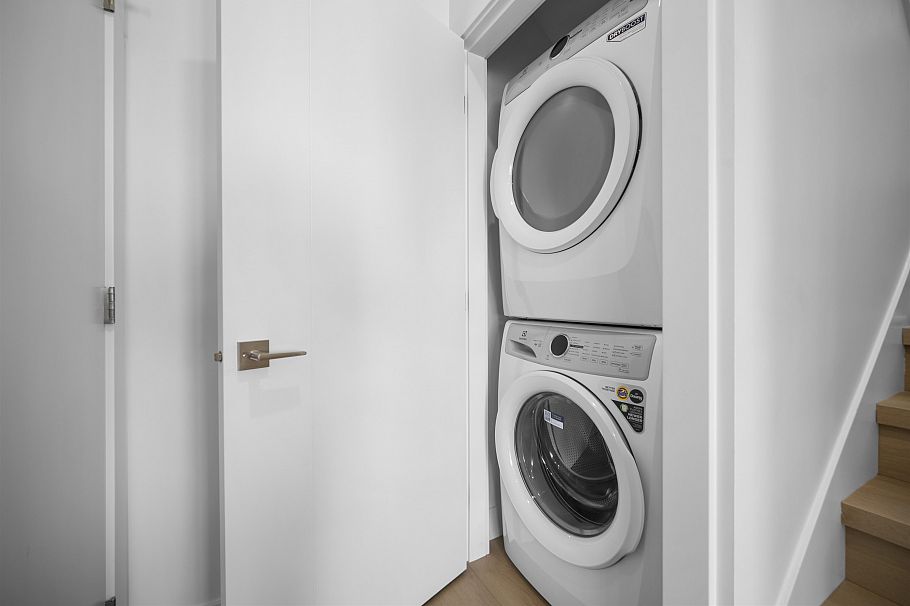 2 3563 E 25th Avenue Vancouver, BC - 23