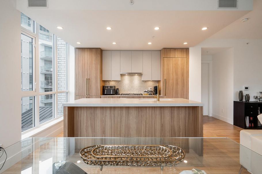 303 2375 Emery Court North Vancouver, BC - 2