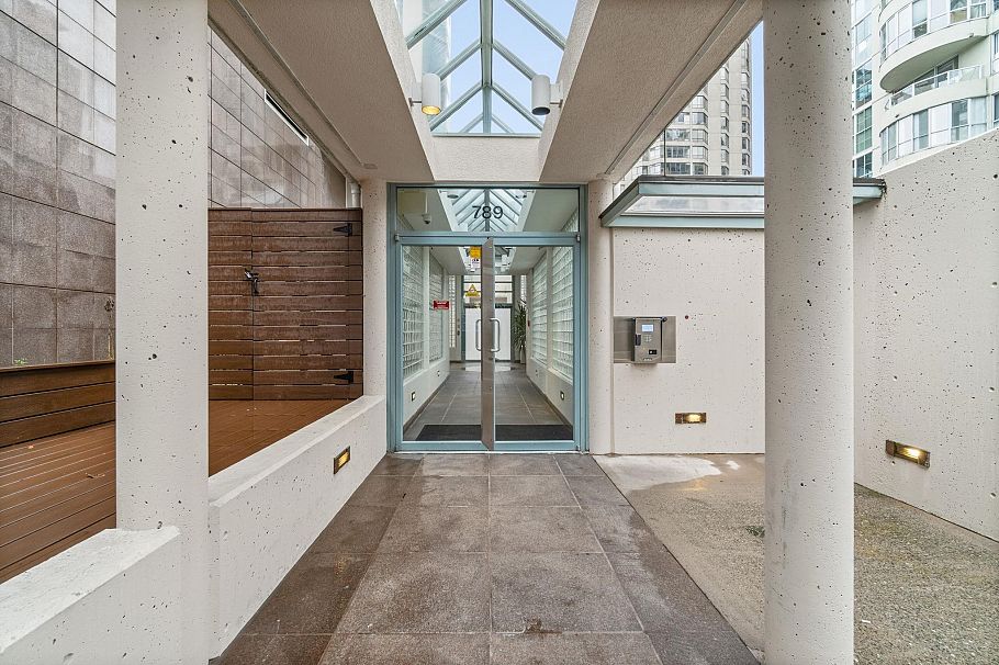 501 789 Jervis Street Vancouver, BC - 2