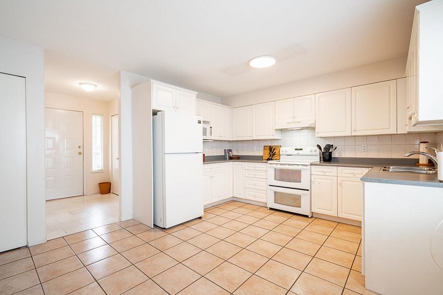 323 E Keith Road North Vancouver, BC - 6