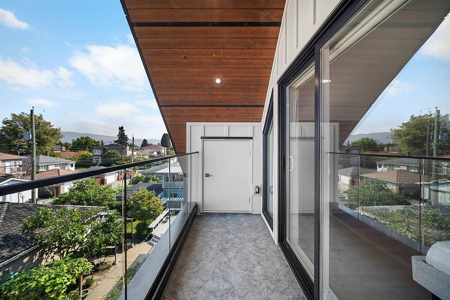 2 3563 E 25th Avenue Vancouver, BC - 17