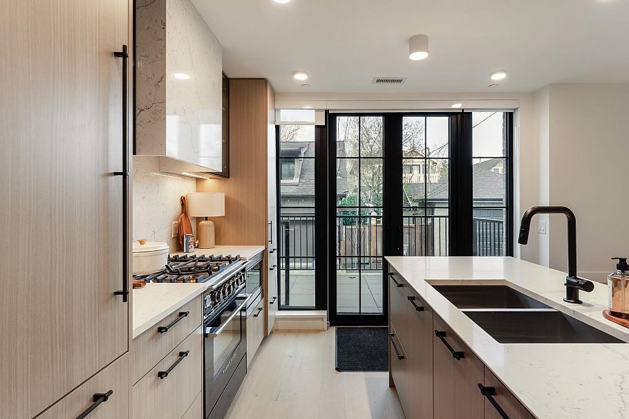 197 W King Edward Ave Street Vancouver, BC - 3