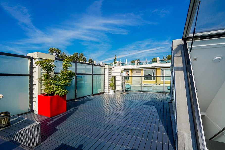 76 728 W 14th Street North Vancouver, BC - 24