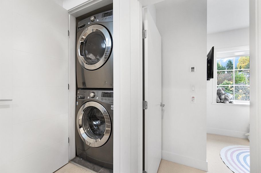 5 1133 Ridgewood Drive North Vancouver, BC - 29