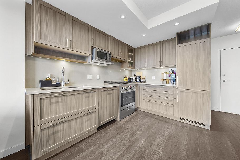 910 5470 Ormidale Street Vancouver, BC - 4