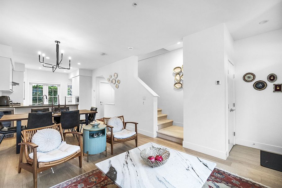 5 1133 Ridgewood Drive North Vancouver, BC - 9