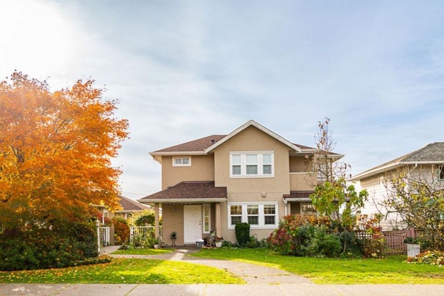 323 E Keith Road North Vancouver, BC - 1