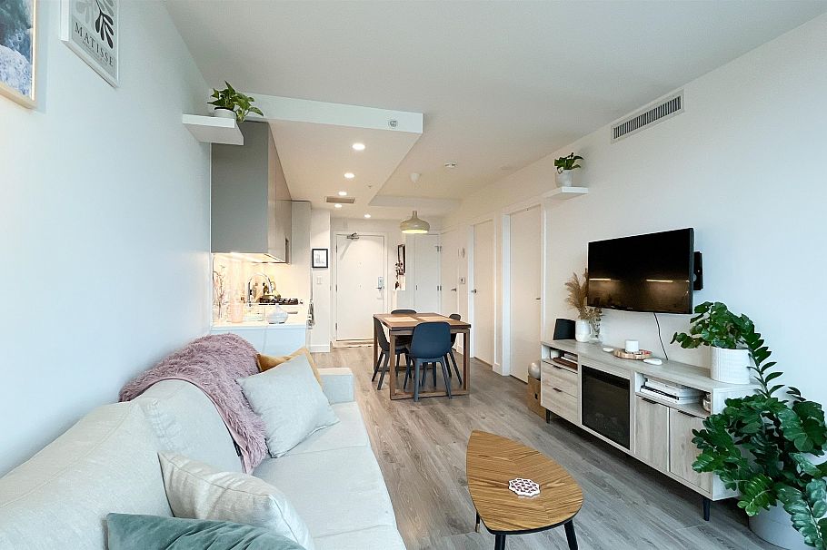 210 8181 Chester Street Vancouver, BC - 3