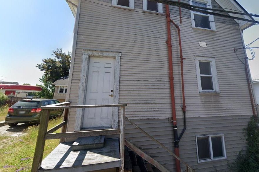 1237 E Broadway Vancouver, BC - 4