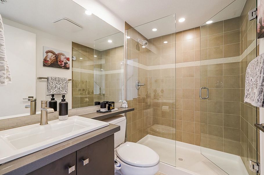 76 728 W 14th Street North Vancouver, BC - 30