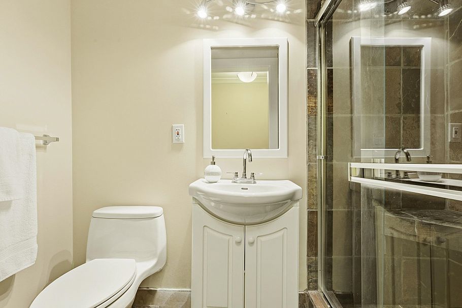 1017 Canyon Boulevard North Vancouver, BC - 26